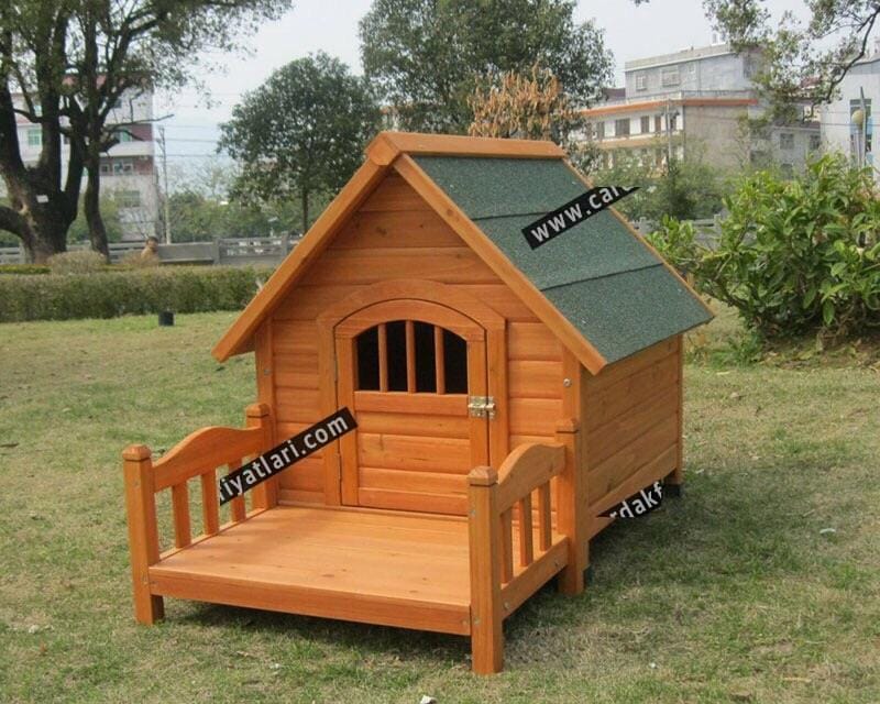 Ahşap köpek kulübesi