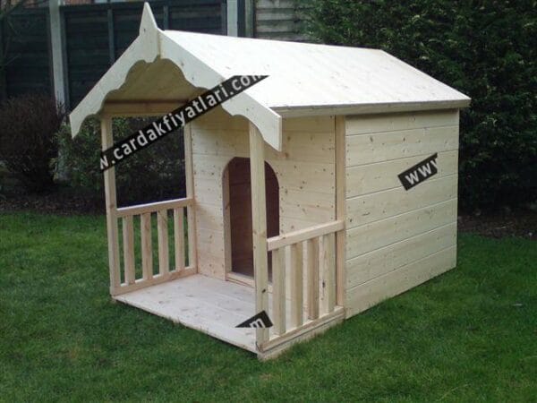 Ahşap köpek kulübesi