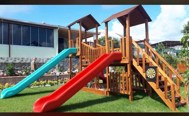 Ahşap oyun parkı